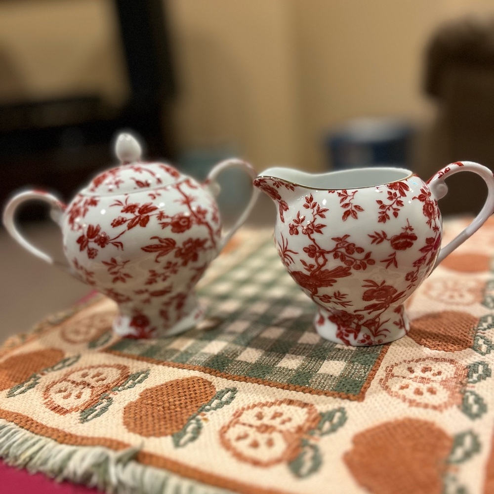 Caldo Freddo Sugar Bowl and creamer set. Porcelain with gold trim